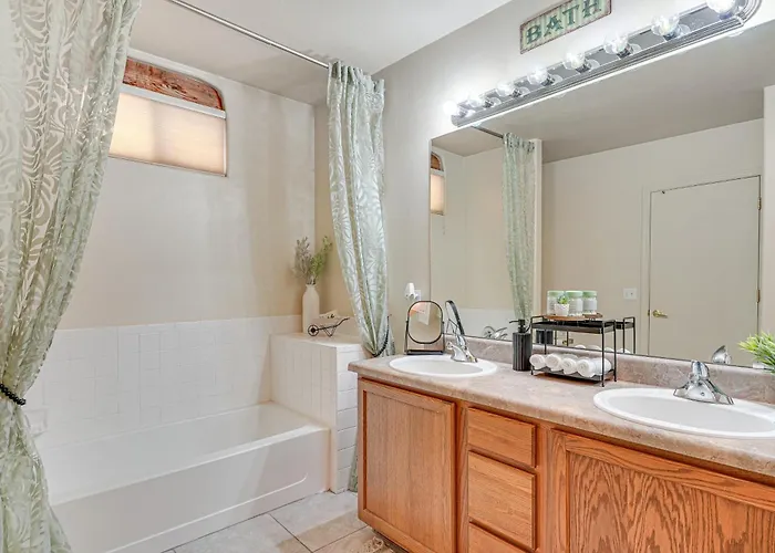 Desert Oasis Near Saguaro & Downtown Holiday home